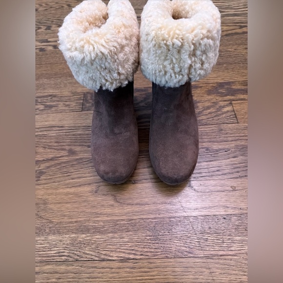 UGG Shoes - Ugg Lynnea Brown Suede, Sheepskin , Wooden Heel Boots. Size 7